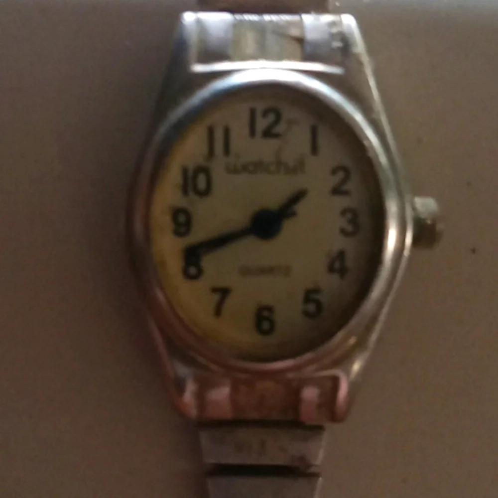 6 vintage ladies watches and one vintage new watch band. All as is. Great Deal.
